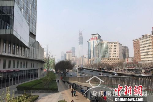 圖為北京雙井附近的寫字樓和居民住宅樓。 中新網(wǎng) 程春雨 攝